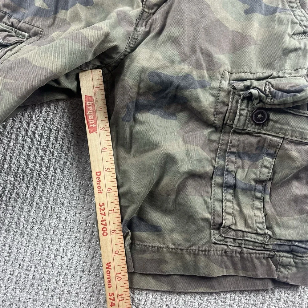 American Eagle Outfitters Classic Length Camo Cargo Shorts Men's 30 (Fit 32)